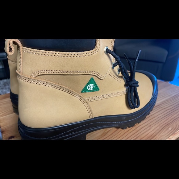New safety boots for sale - Picture 2 of 2